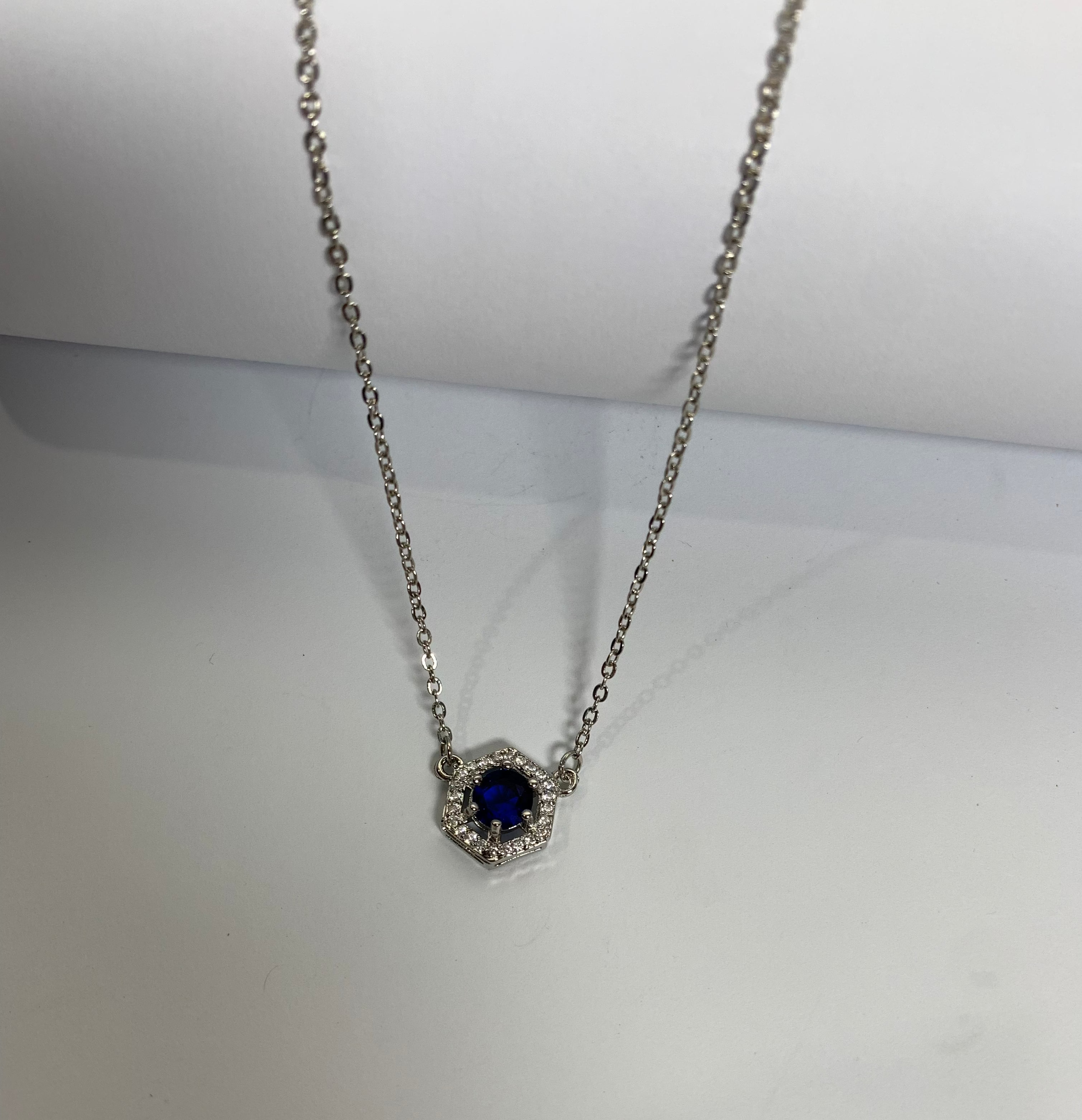 Silvery Pendant Necklace