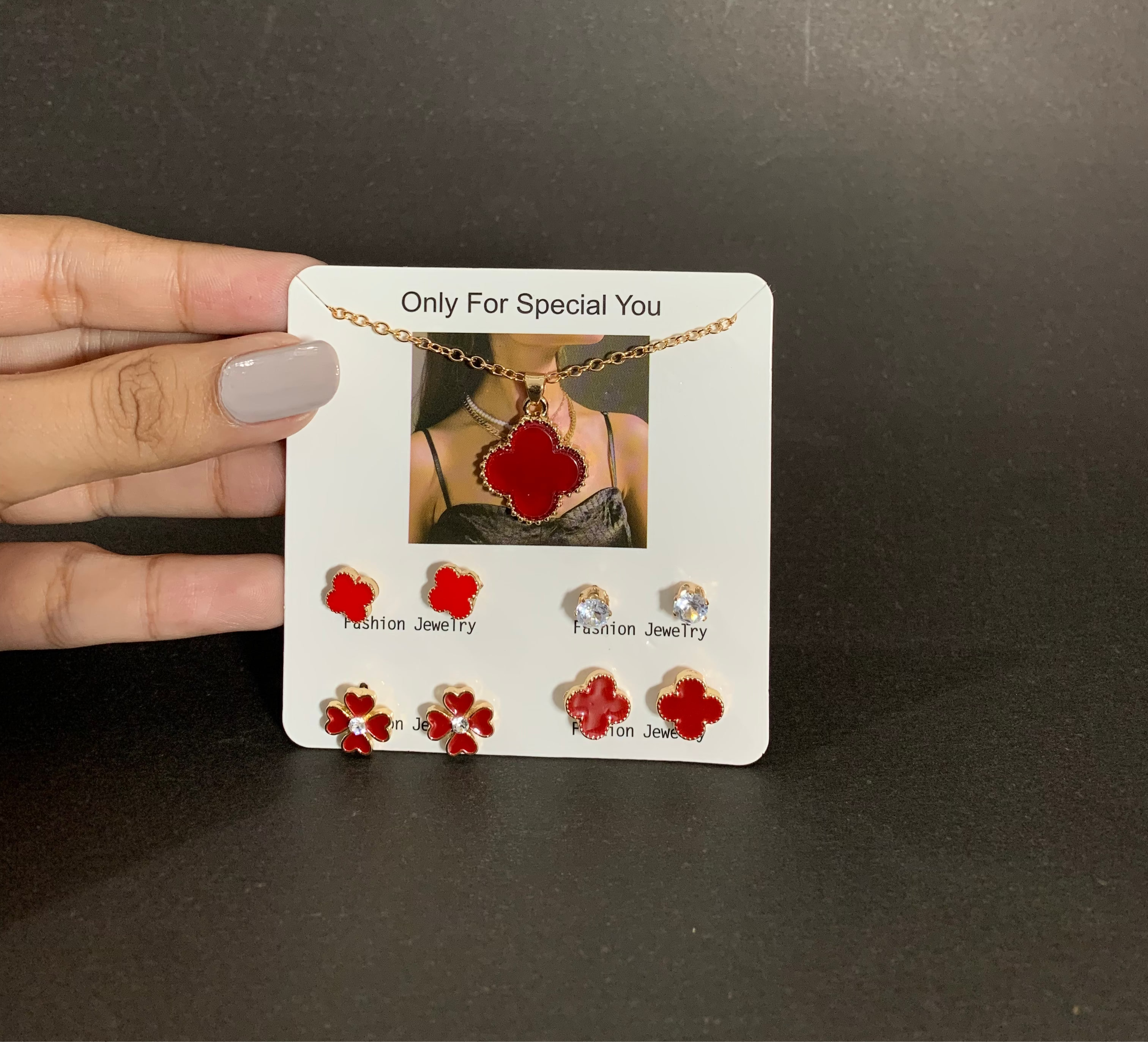 Clover Pendant Necklace  include  earrings