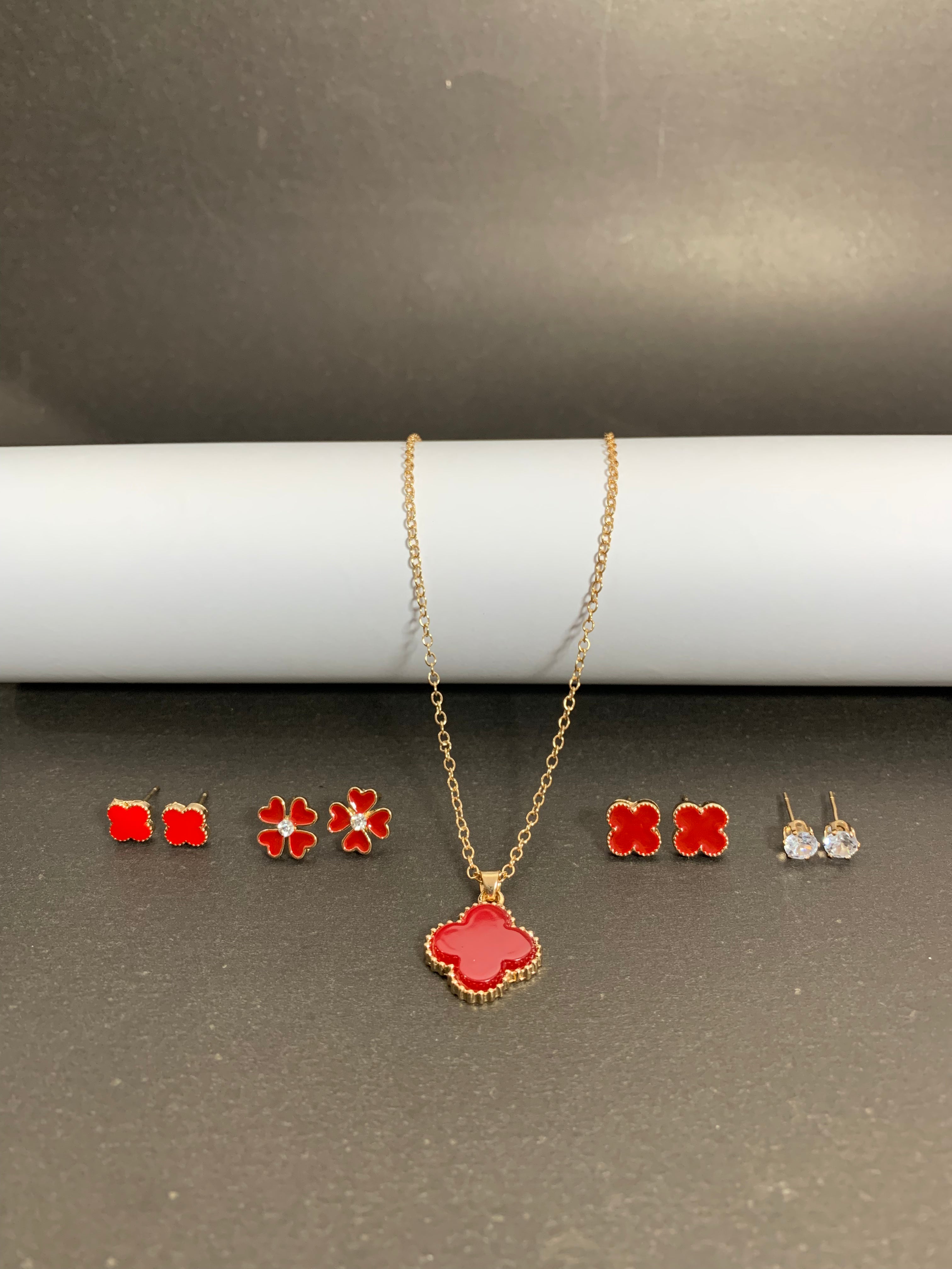 Clover Pendant Necklace  include  earrings
