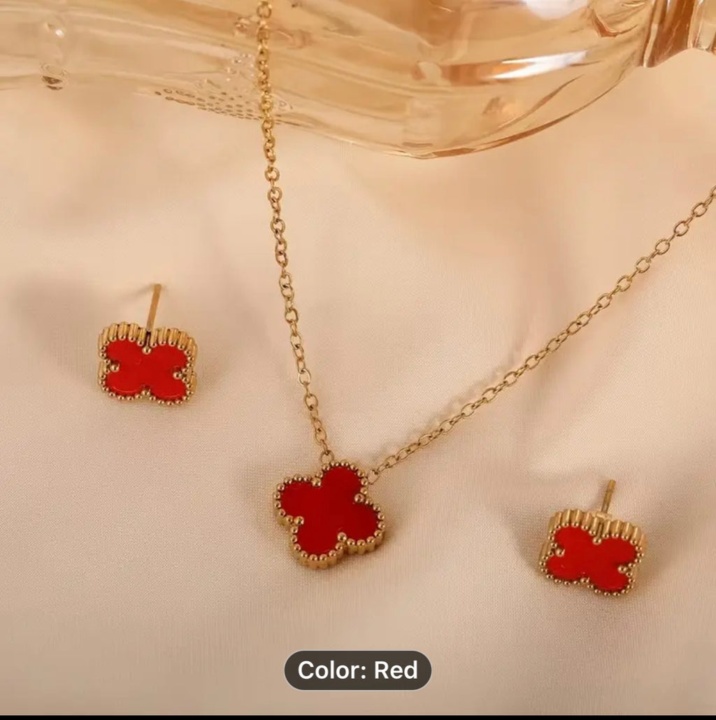 Clover Pendant Necklace  include  earrings