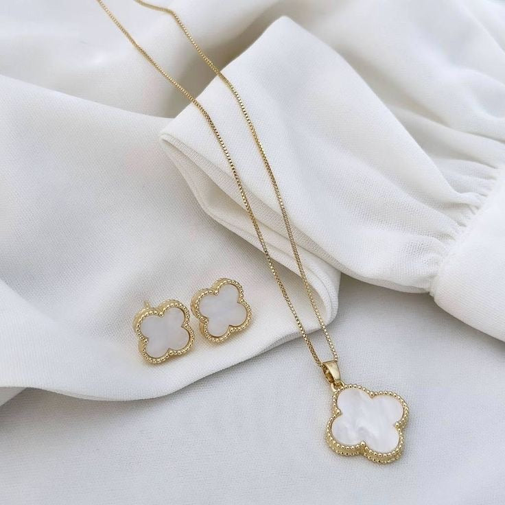 Clover Pendant Necklace  include  earrings