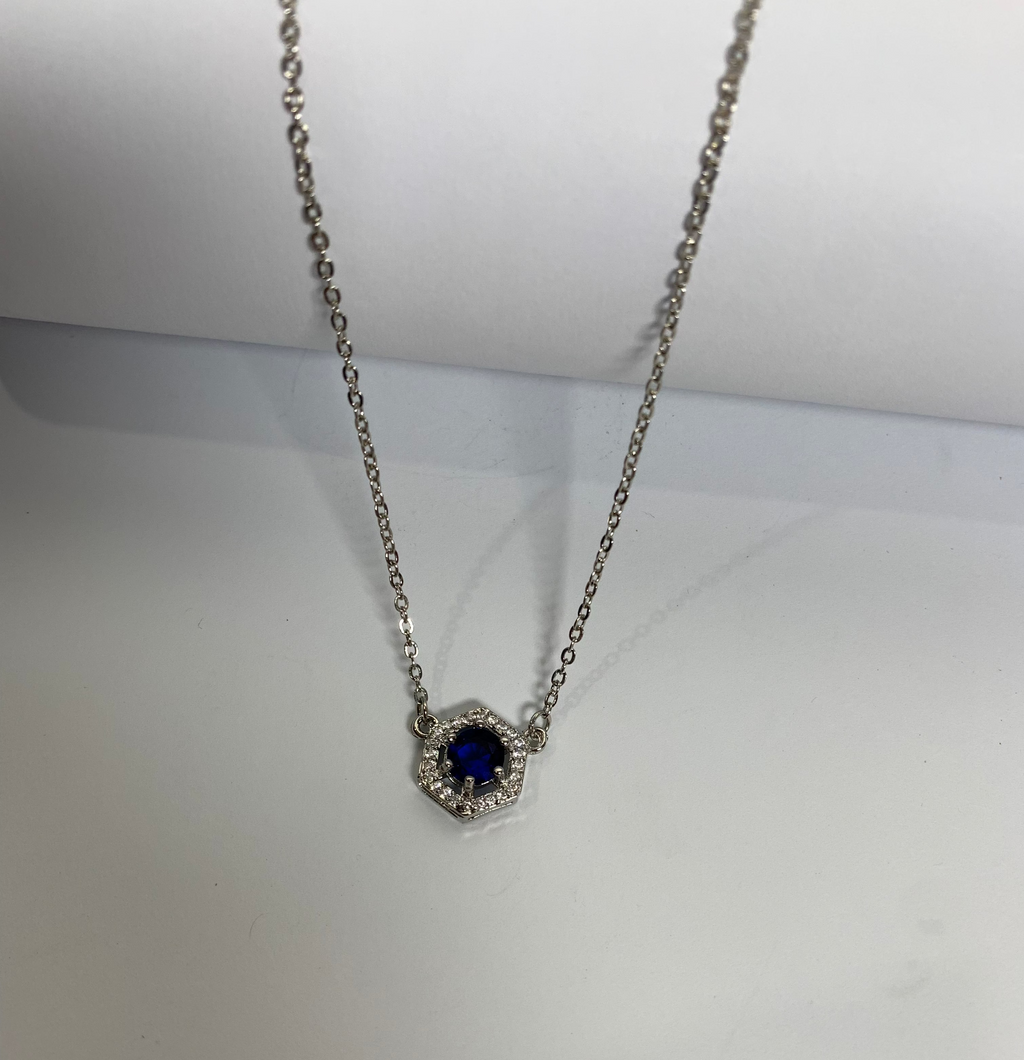 Silvery Pendant Necklace